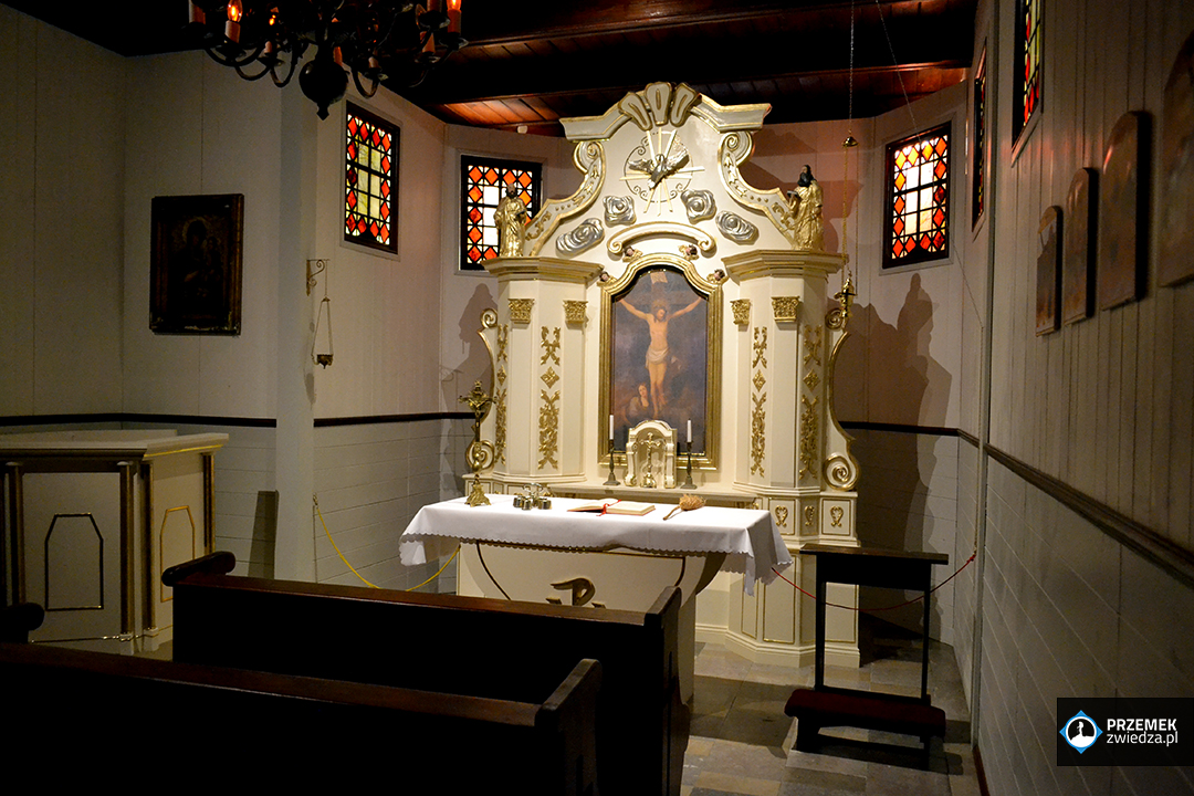 Serialowy kościół - eksponaty to oryginalne elementy scenografii Sandomierz